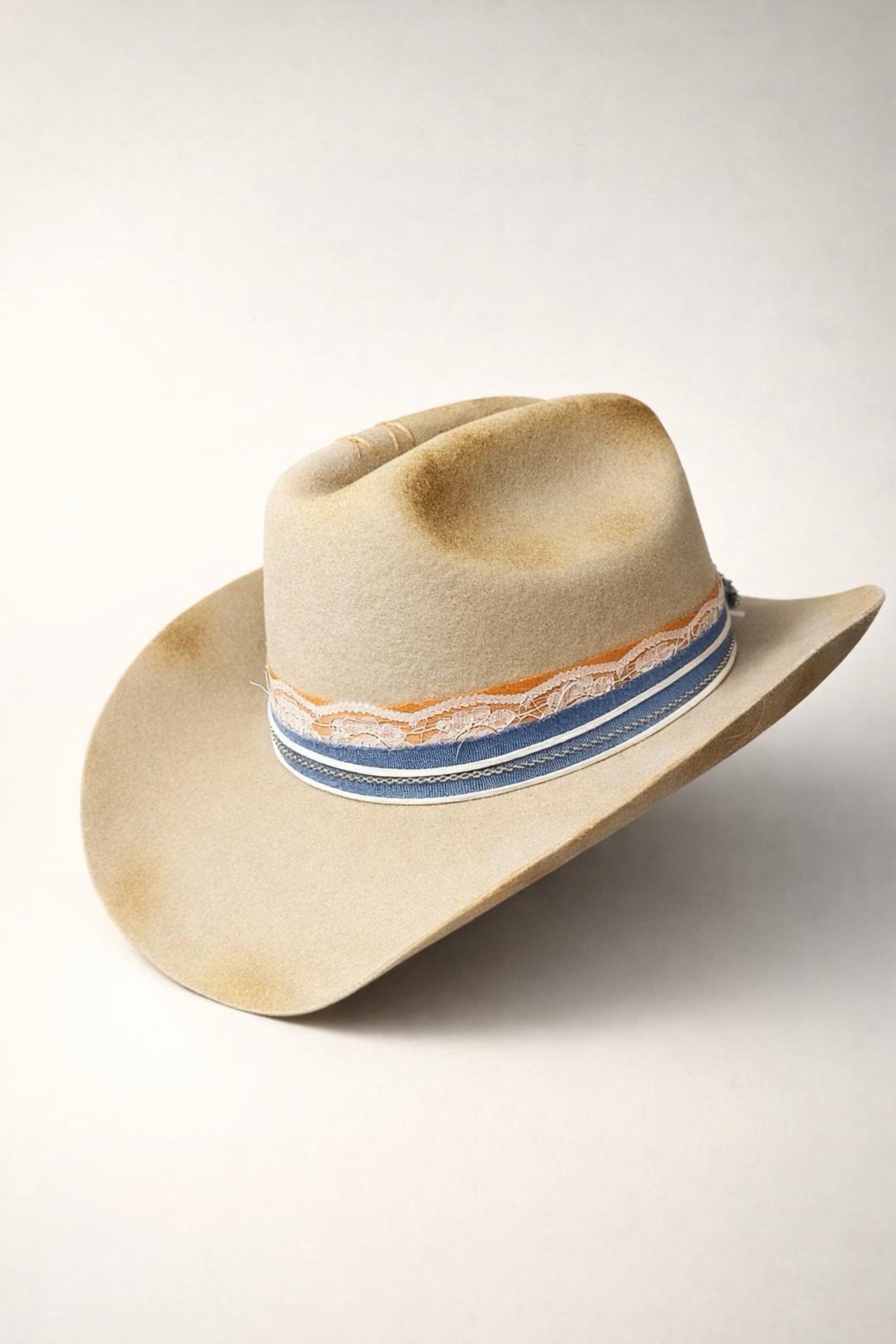 sand cattleman hat UK distressed western cowboy hat
	•	custom cowboy hat UK burnt effect orange stitching